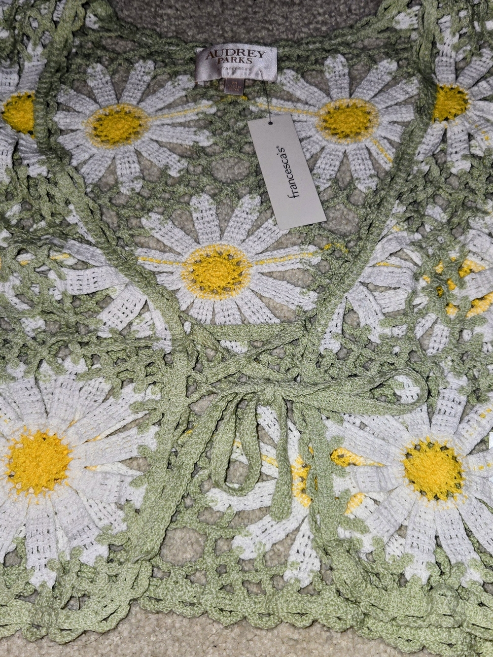NWT Francesca's Crochet Daisy Crop Top in Light Green, White & Yellow Size M - Picture 7 of 7